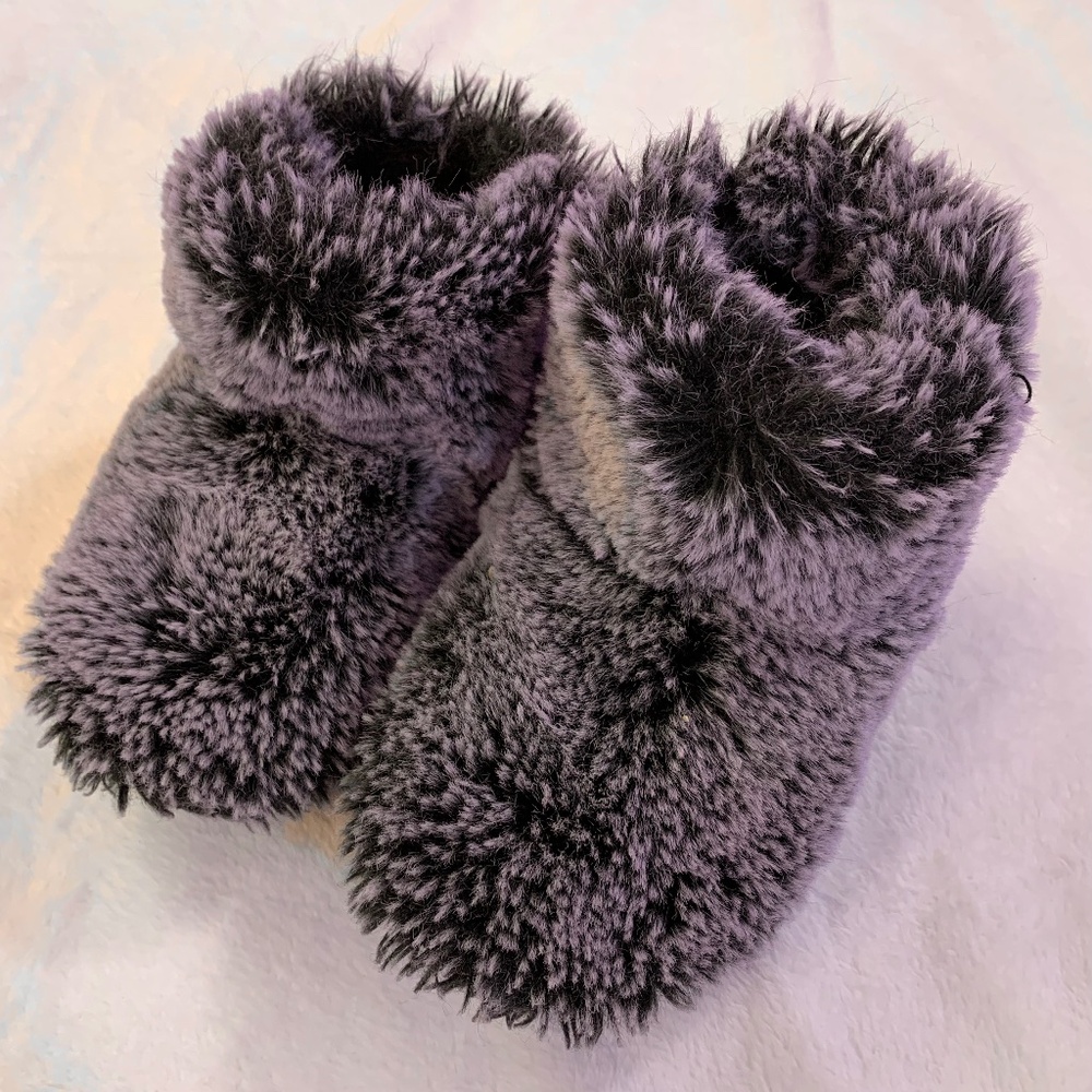 Target Brand Fuzzy Kids Bootie Slippers - Size Medium 7/8 - Grey/Black